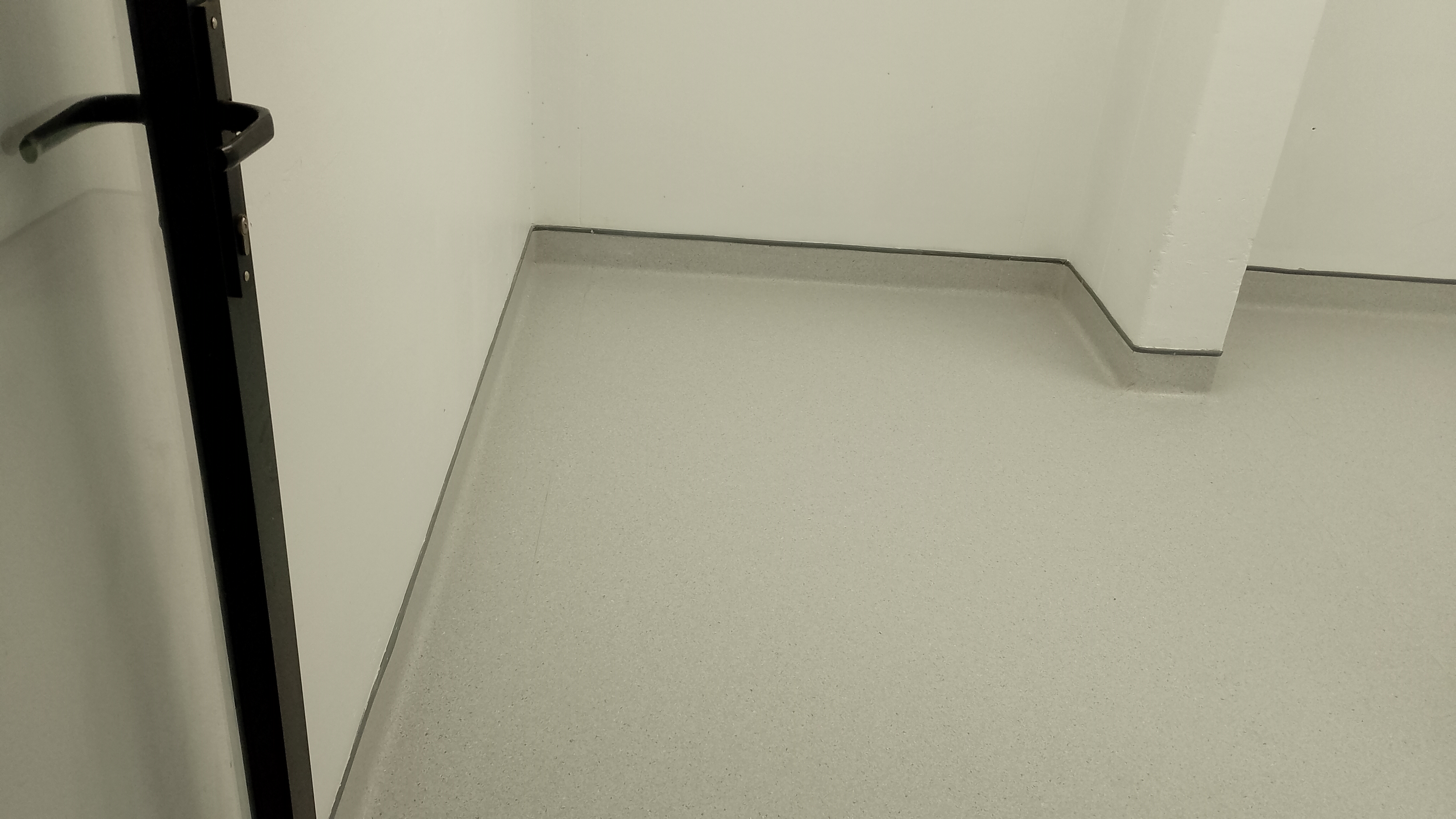 Finished vinyl flooring in a treatment room at Rob Ferreira Hospital